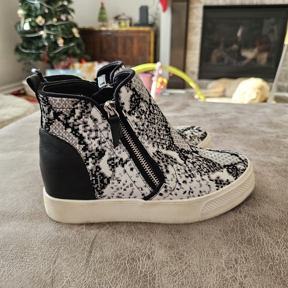 Steve Madden Loxely Wedge High Top - Picture 4 of 7